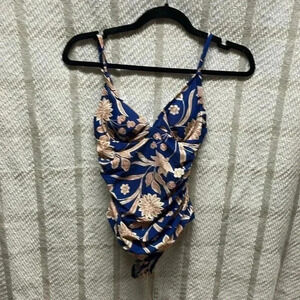 CUPSHE Women's One Piece Swimsuit Tummy Control V Neck Bathing Suits